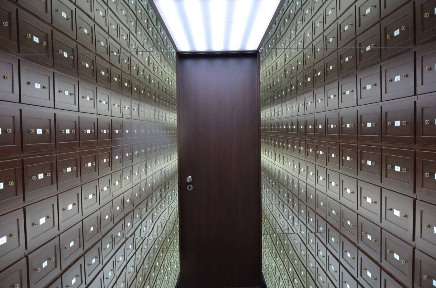 Bank vault deposit