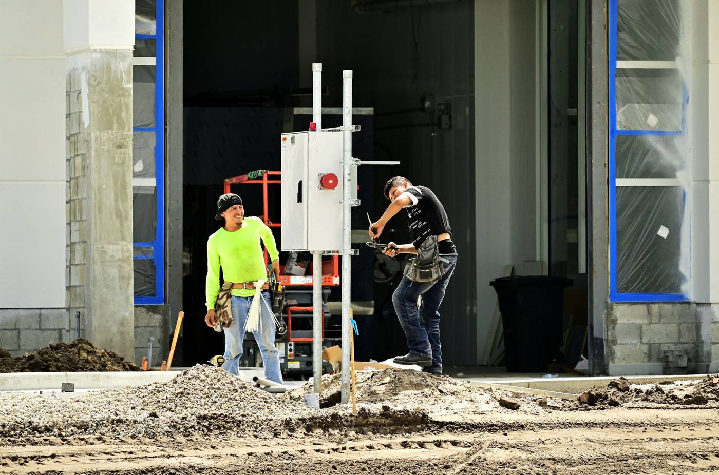 Emcor electrical construction workers