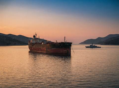 Oil Prices Jump on Renewed US Iran Hostilities as Stocks Slide