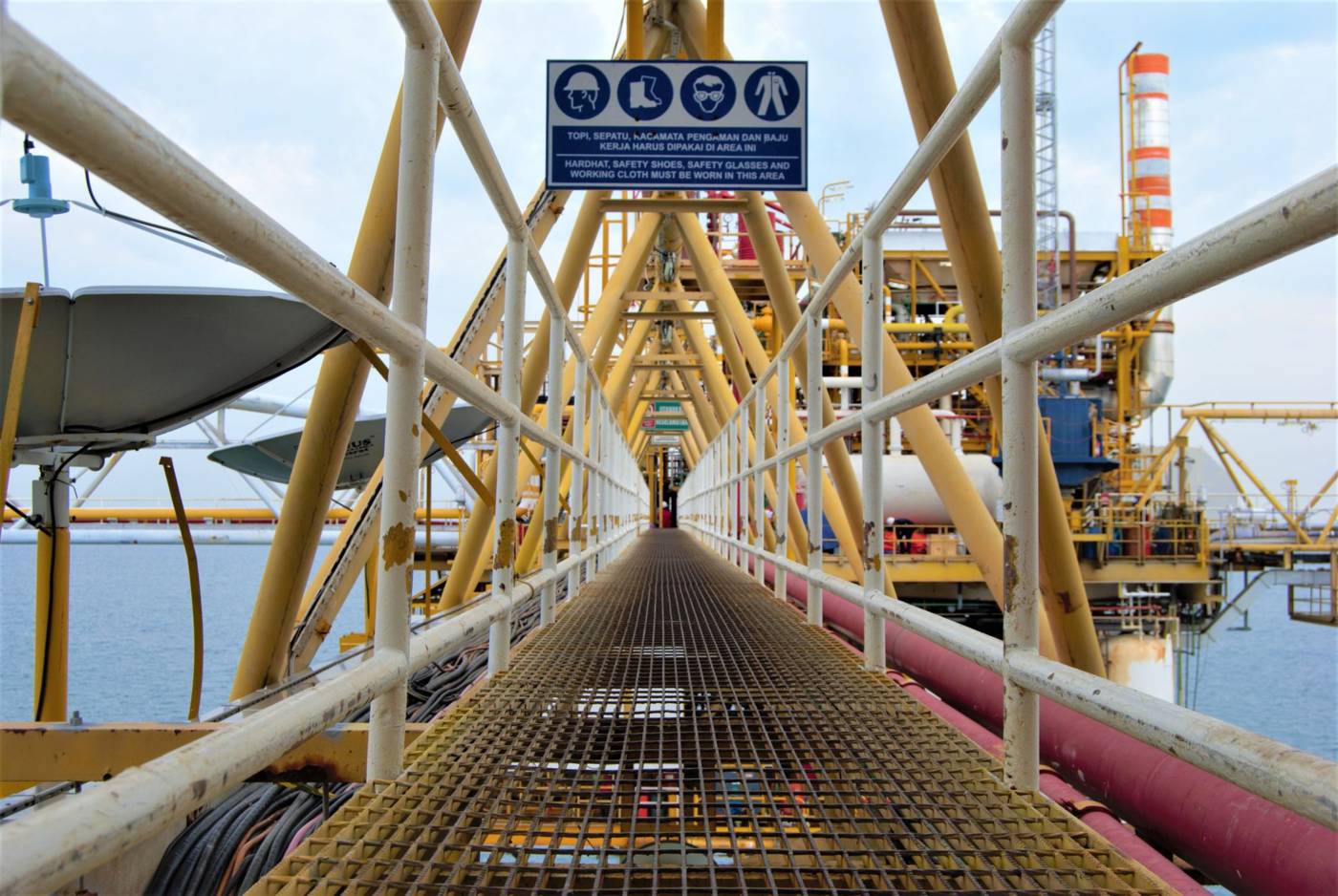 Oil refinery price signs