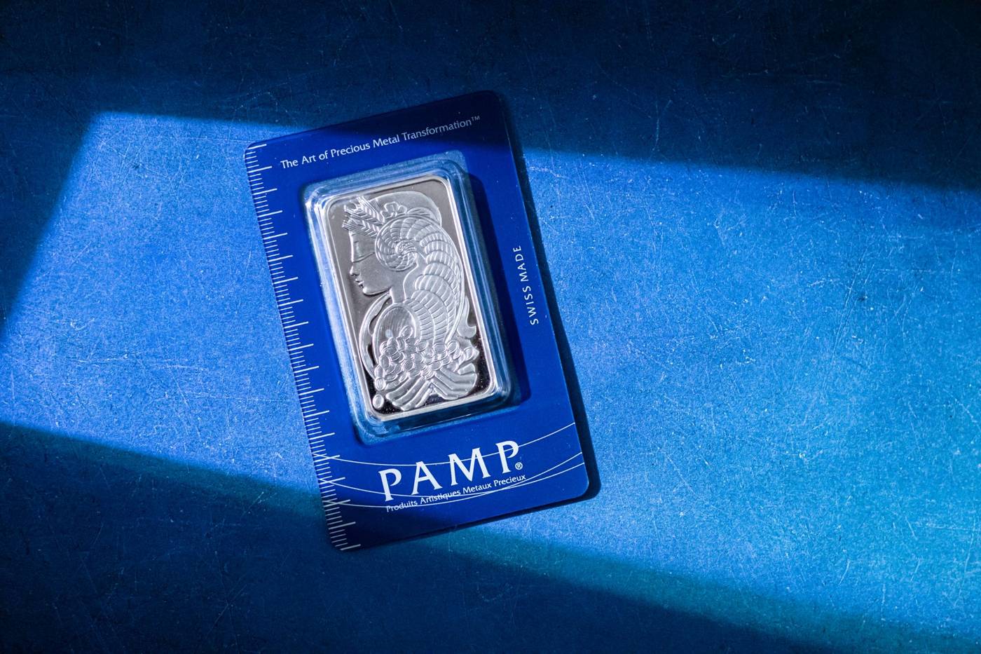 Silver bars commodity trading
