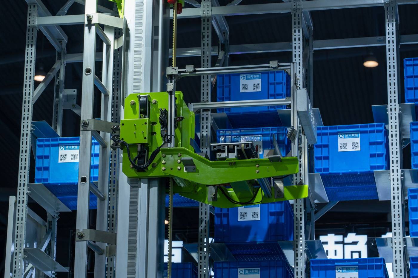 Warehouse robot carrying tote